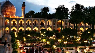 حیاط هتل عباسی اصفهان حیاط هتل عباسی اصفهان